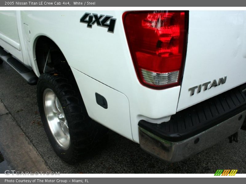 White / Steel 2005 Nissan Titan LE Crew Cab 4x4