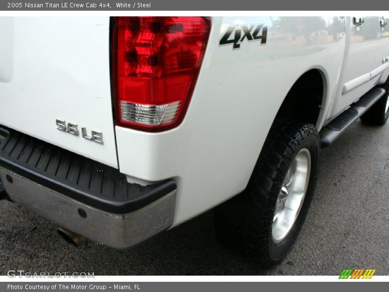 White / Steel 2005 Nissan Titan LE Crew Cab 4x4