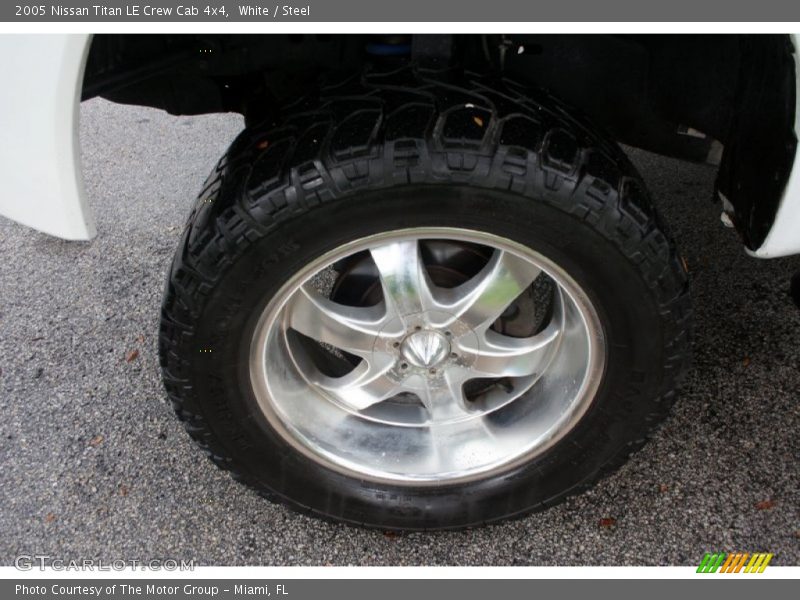White / Steel 2005 Nissan Titan LE Crew Cab 4x4