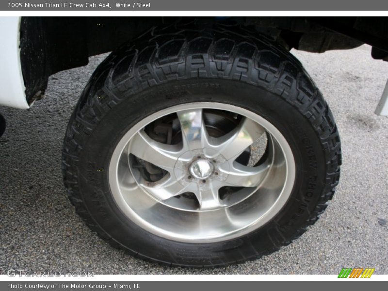 White / Steel 2005 Nissan Titan LE Crew Cab 4x4