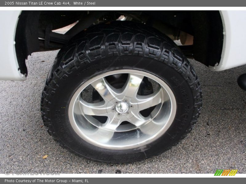 White / Steel 2005 Nissan Titan LE Crew Cab 4x4