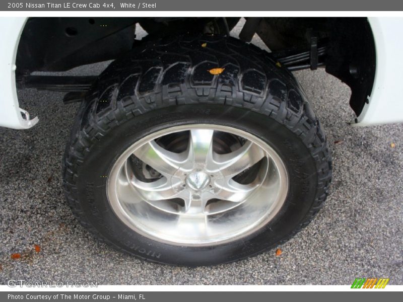 White / Steel 2005 Nissan Titan LE Crew Cab 4x4