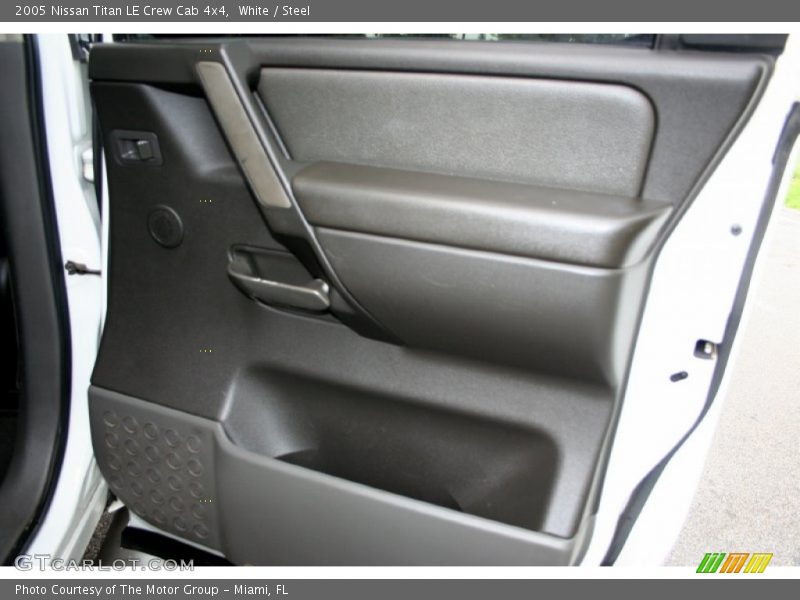 White / Steel 2005 Nissan Titan LE Crew Cab 4x4