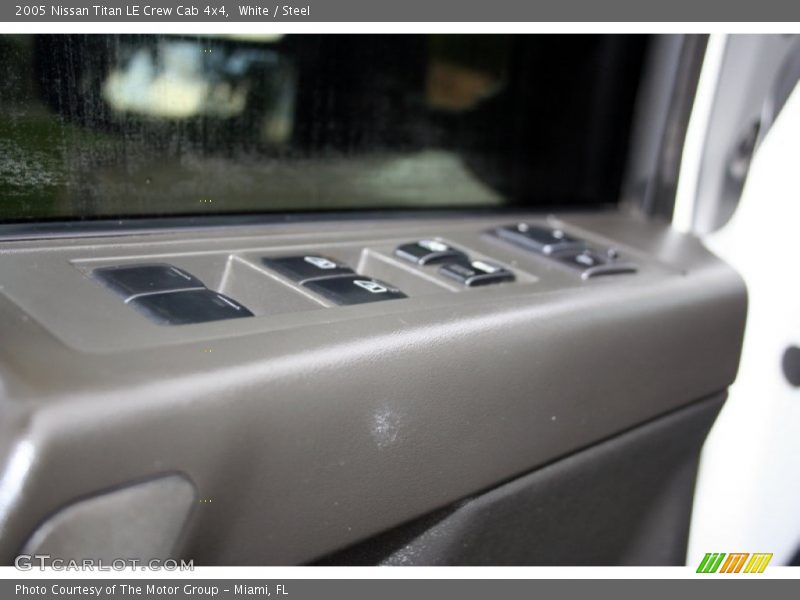 White / Steel 2005 Nissan Titan LE Crew Cab 4x4