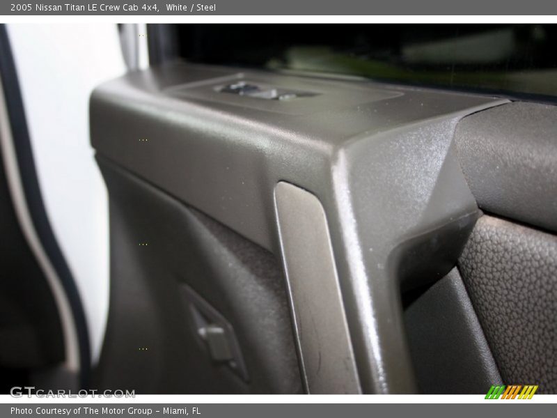 White / Steel 2005 Nissan Titan LE Crew Cab 4x4