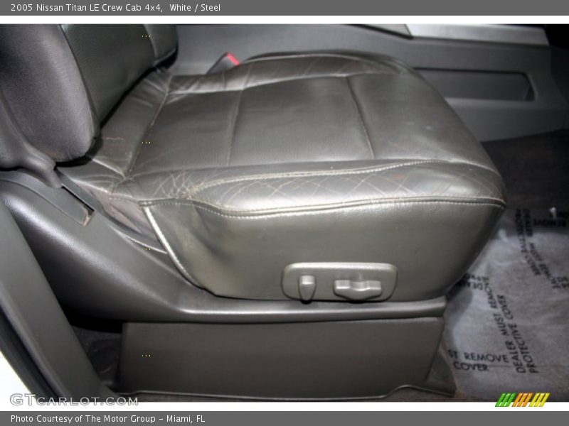 White / Steel 2005 Nissan Titan LE Crew Cab 4x4