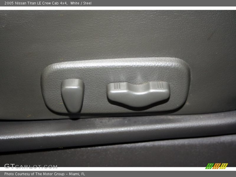 White / Steel 2005 Nissan Titan LE Crew Cab 4x4