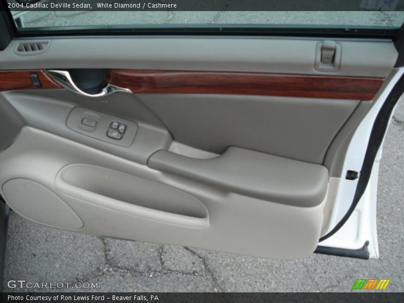 White Diamond / Cashmere 2004 Cadillac DeVille Sedan