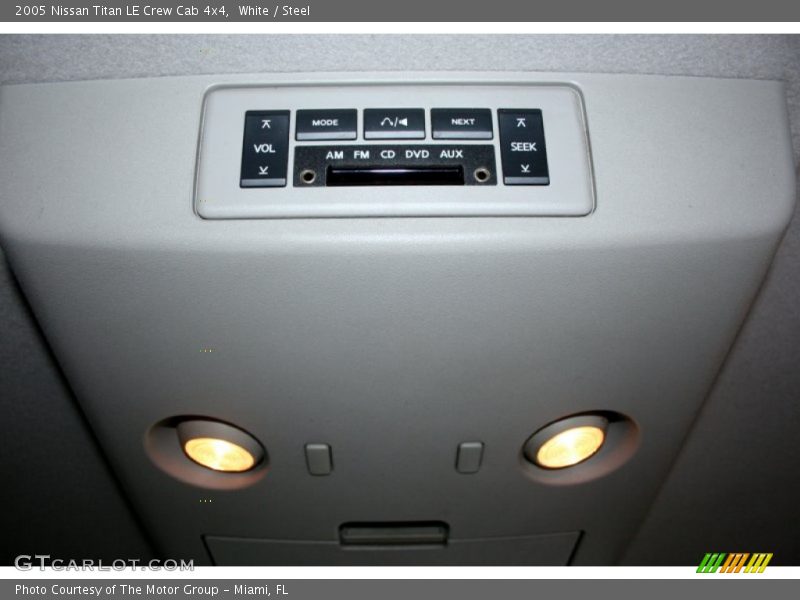 White / Steel 2005 Nissan Titan LE Crew Cab 4x4