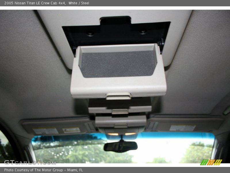 White / Steel 2005 Nissan Titan LE Crew Cab 4x4