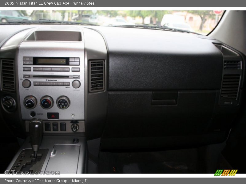 White / Steel 2005 Nissan Titan LE Crew Cab 4x4