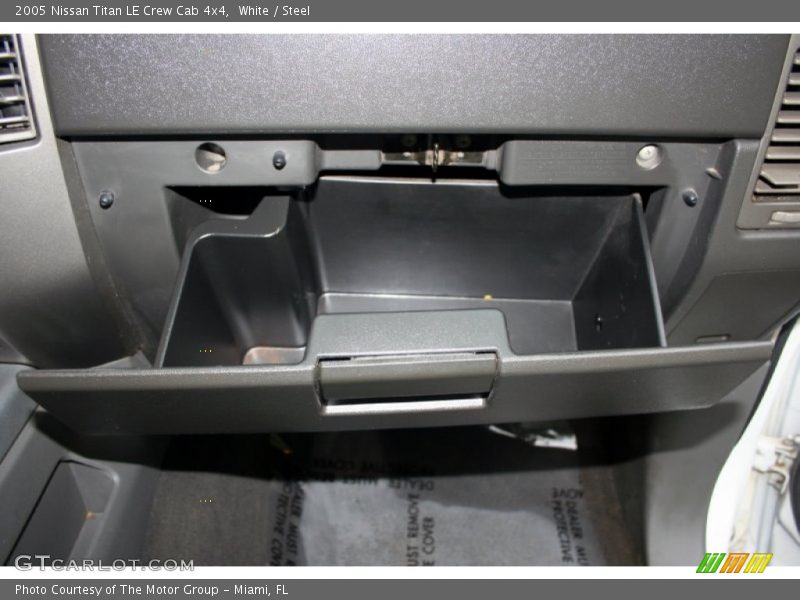White / Steel 2005 Nissan Titan LE Crew Cab 4x4