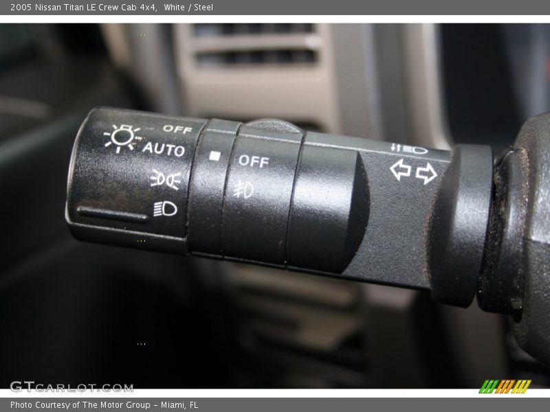 White / Steel 2005 Nissan Titan LE Crew Cab 4x4