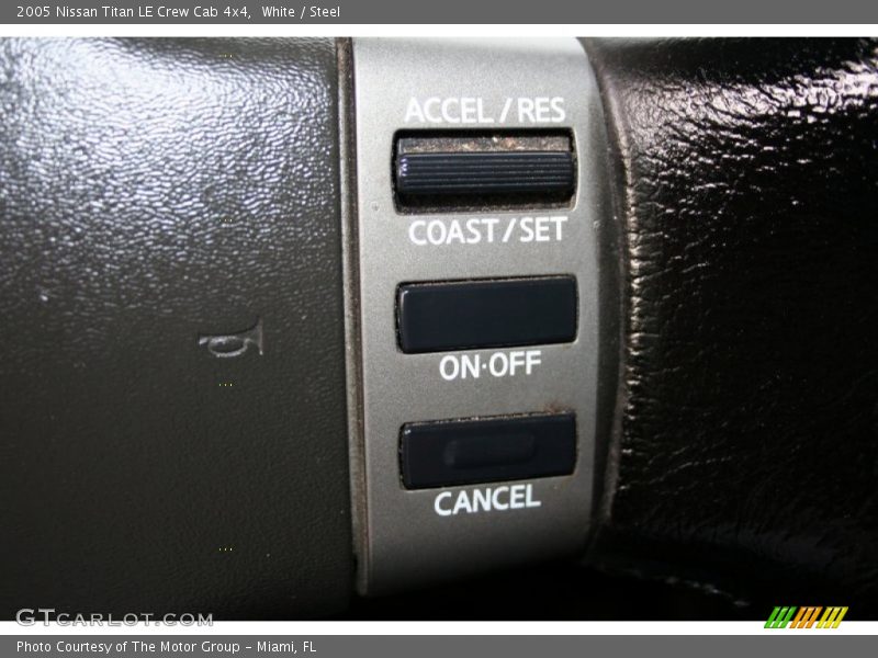 White / Steel 2005 Nissan Titan LE Crew Cab 4x4