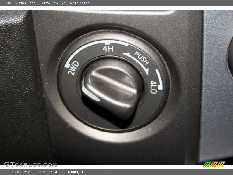 White / Steel 2005 Nissan Titan LE Crew Cab 4x4