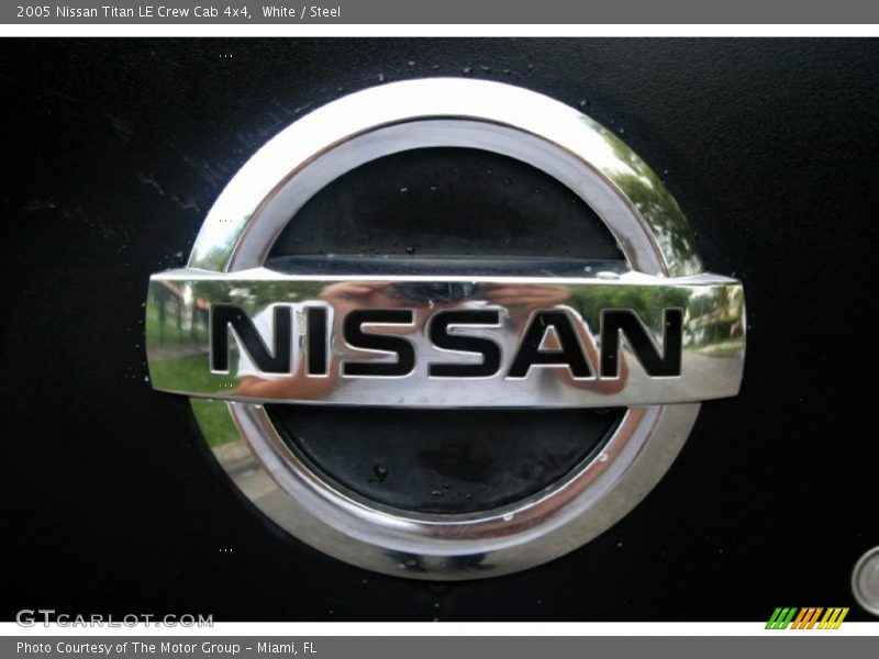 White / Steel 2005 Nissan Titan LE Crew Cab 4x4
