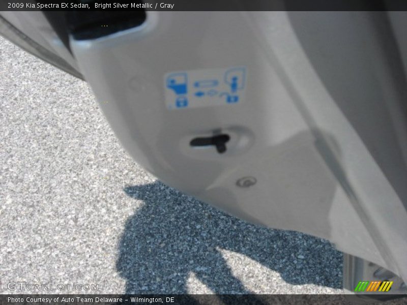Bright Silver Metallic / Gray 2009 Kia Spectra EX Sedan