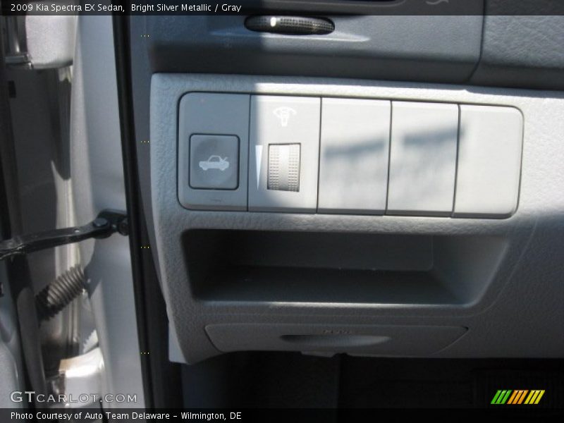 Bright Silver Metallic / Gray 2009 Kia Spectra EX Sedan