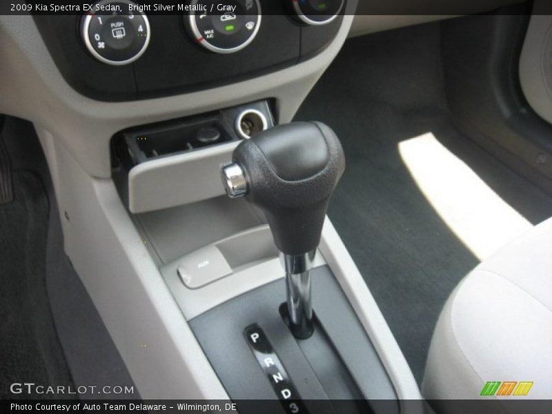 Bright Silver Metallic / Gray 2009 Kia Spectra EX Sedan