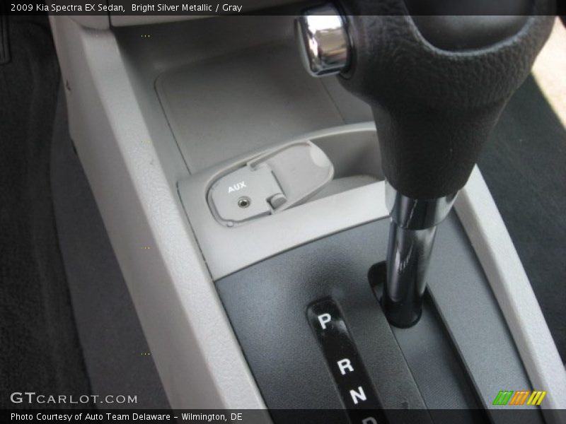 Bright Silver Metallic / Gray 2009 Kia Spectra EX Sedan