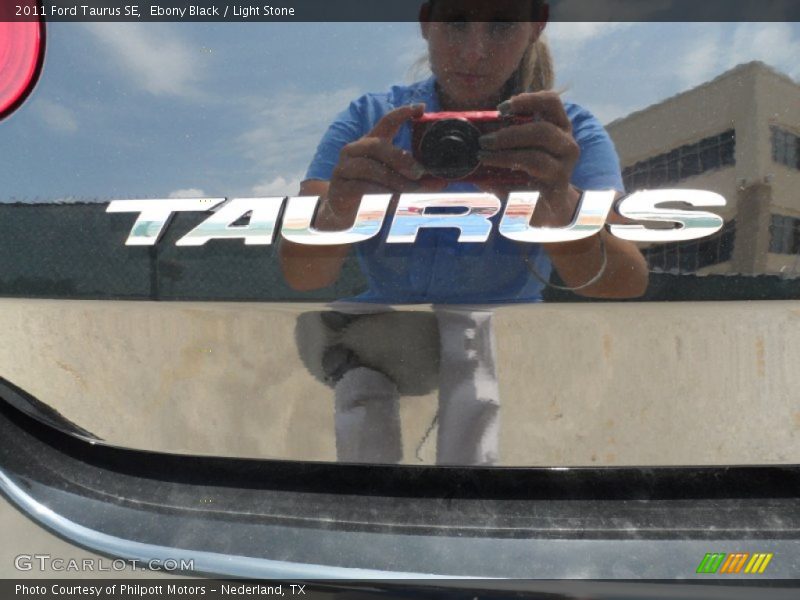 2011 Taurus SE Logo