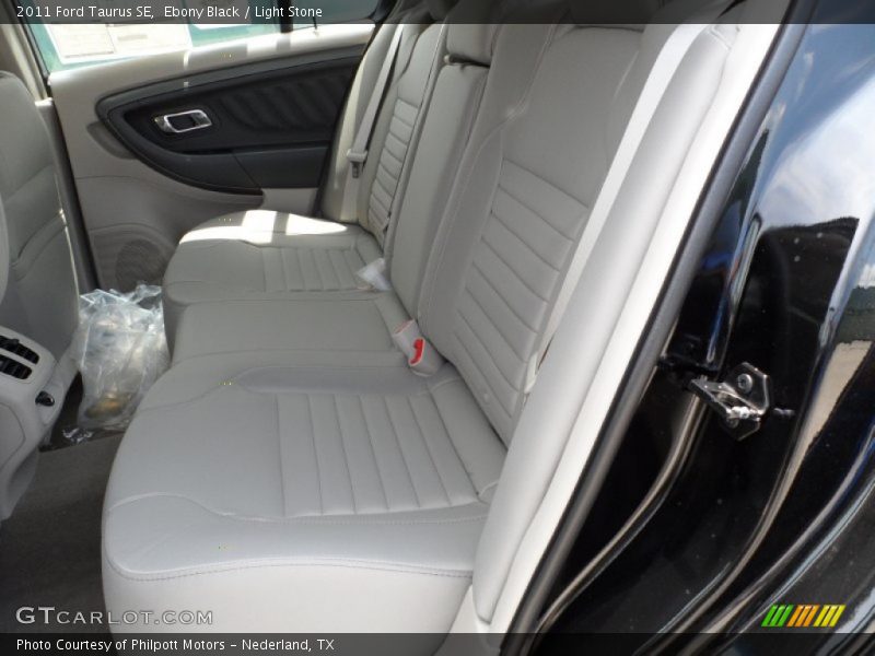  2011 Taurus SE Light Stone Interior