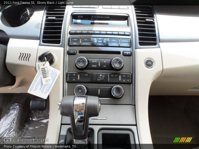 Controls of 2011 Taurus SE
