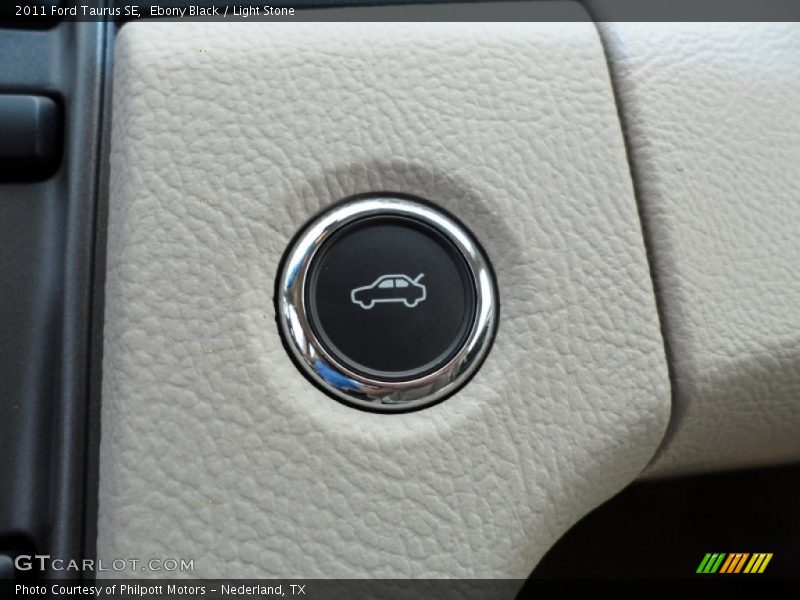 Ebony Black / Light Stone 2011 Ford Taurus SE