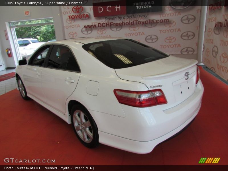 Super White / Charcoal 2009 Toyota Camry SE