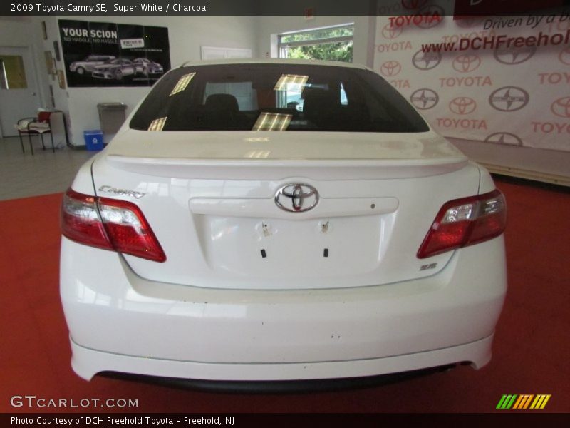 Super White / Charcoal 2009 Toyota Camry SE