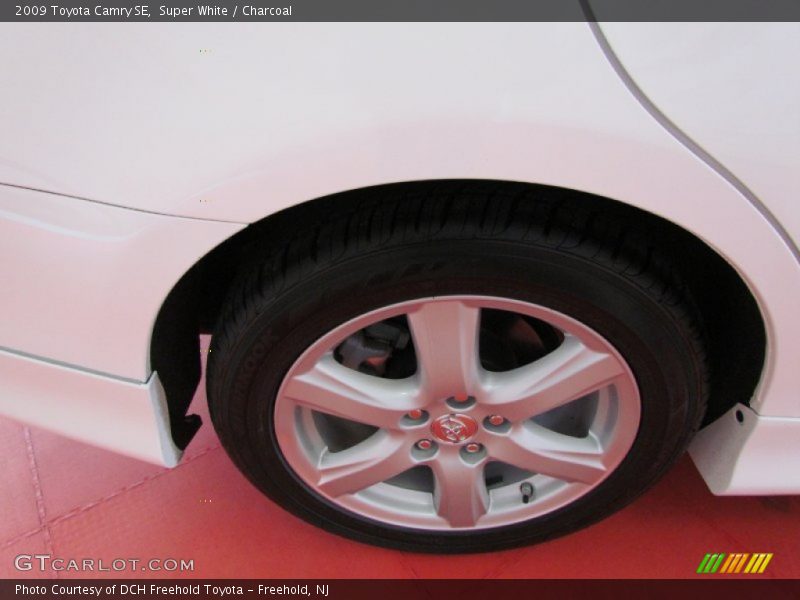 Super White / Charcoal 2009 Toyota Camry SE