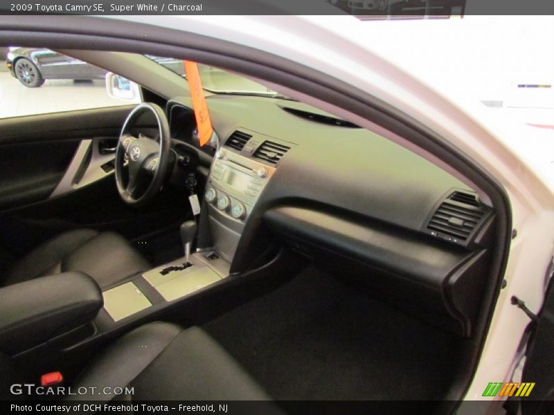 Super White / Charcoal 2009 Toyota Camry SE