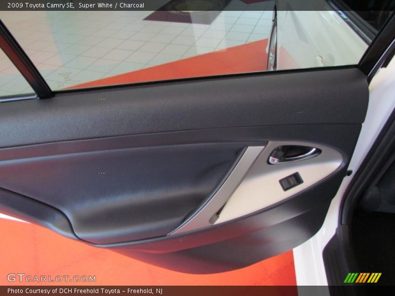 Super White / Charcoal 2009 Toyota Camry SE