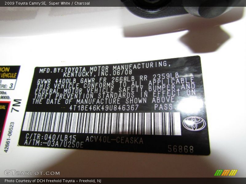 Super White / Charcoal 2009 Toyota Camry SE