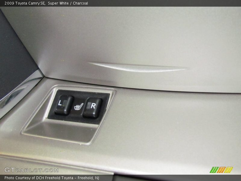 Super White / Charcoal 2009 Toyota Camry SE