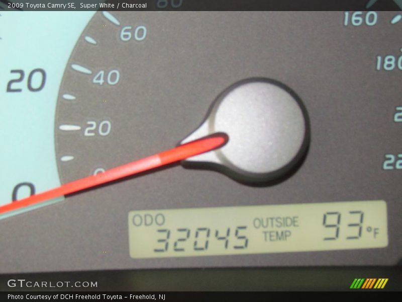 Super White / Charcoal 2009 Toyota Camry SE