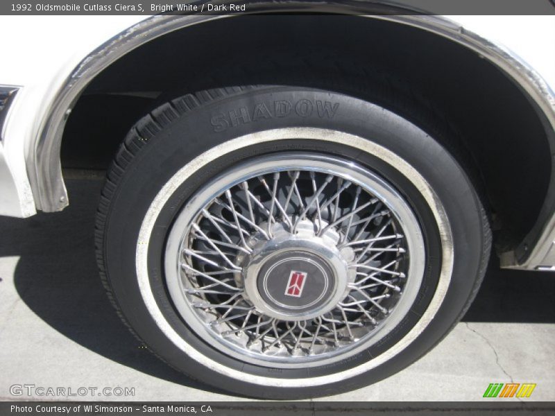 Bright White / Dark Red 1992 Oldsmobile Cutlass Ciera S