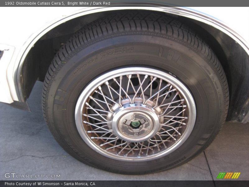 Bright White / Dark Red 1992 Oldsmobile Cutlass Ciera S