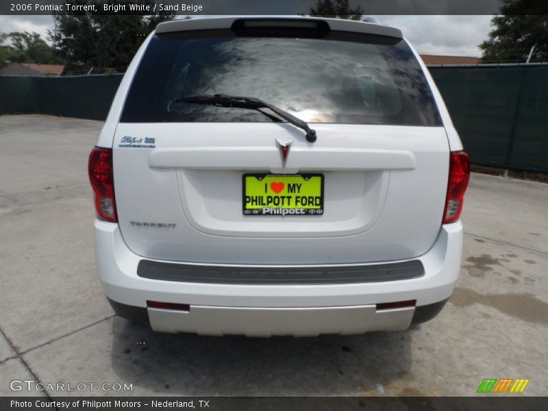 Bright White / Sand Beige 2006 Pontiac Torrent