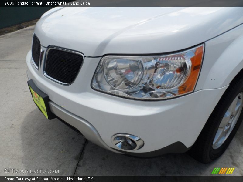 Bright White / Sand Beige 2006 Pontiac Torrent