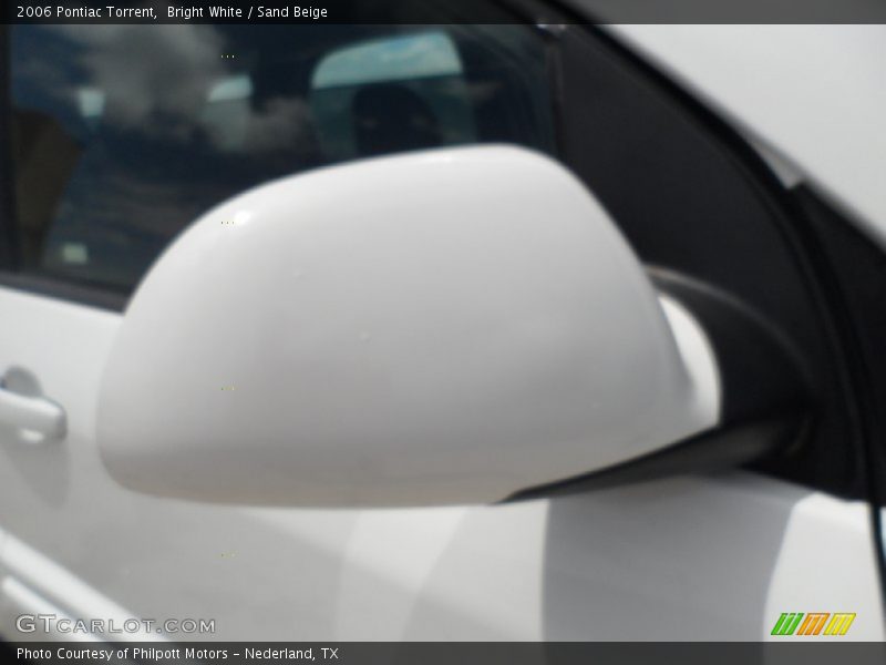 Bright White / Sand Beige 2006 Pontiac Torrent