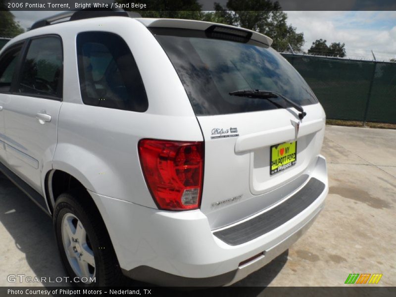 Bright White / Sand Beige 2006 Pontiac Torrent