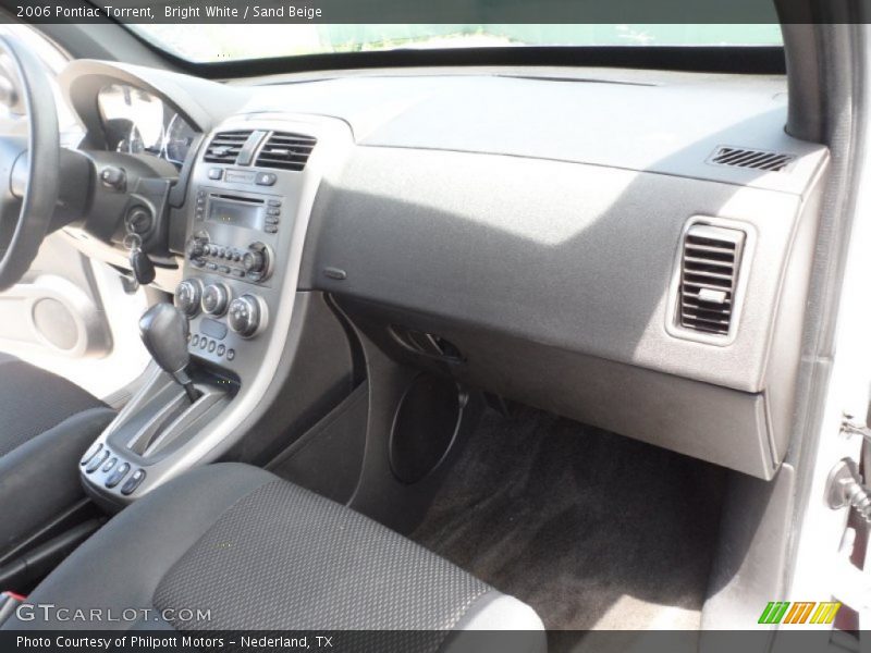 Bright White / Sand Beige 2006 Pontiac Torrent