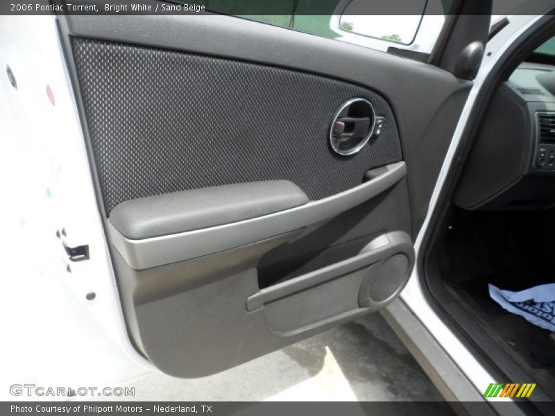 Bright White / Sand Beige 2006 Pontiac Torrent