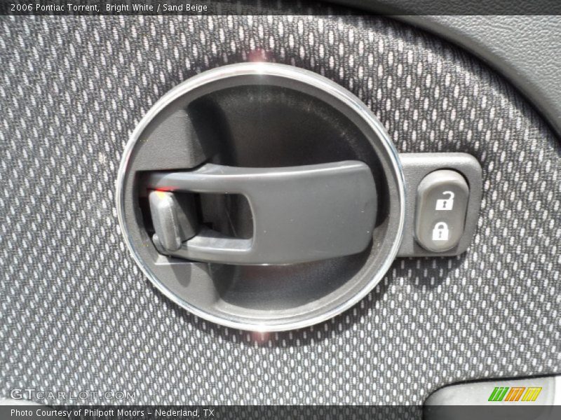 Bright White / Sand Beige 2006 Pontiac Torrent