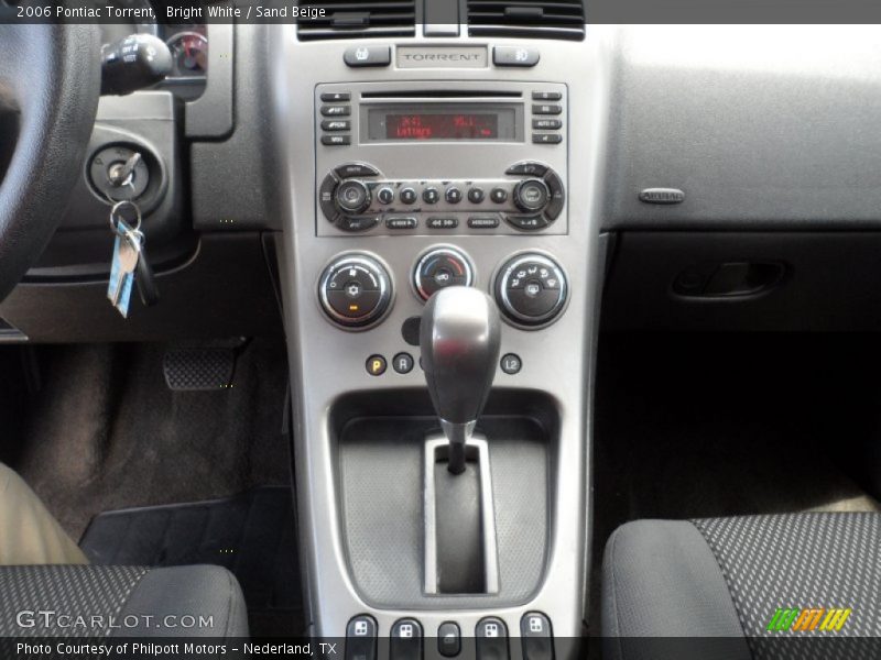 Bright White / Sand Beige 2006 Pontiac Torrent