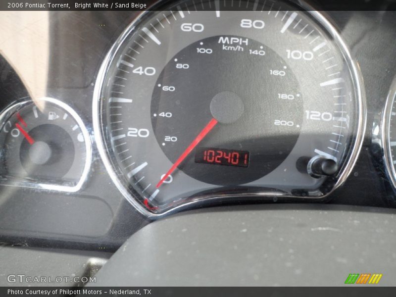 Bright White / Sand Beige 2006 Pontiac Torrent