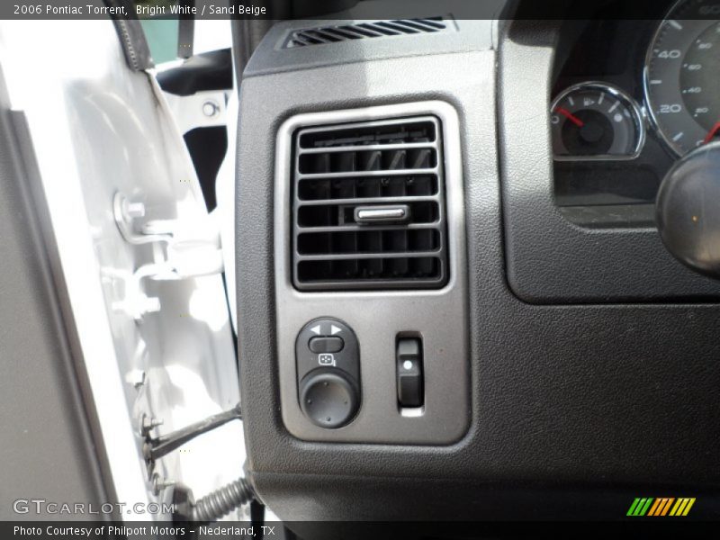 Bright White / Sand Beige 2006 Pontiac Torrent