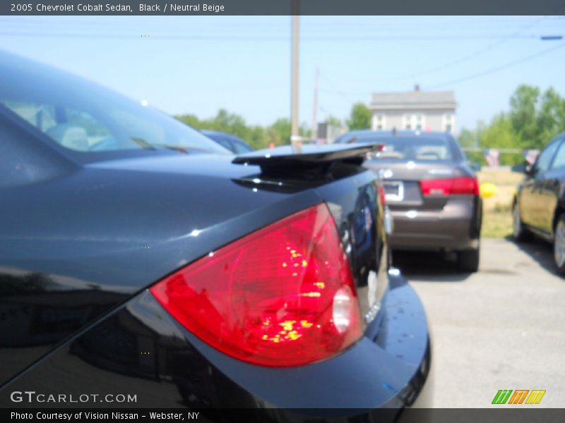 Black / Neutral Beige 2005 Chevrolet Cobalt Sedan