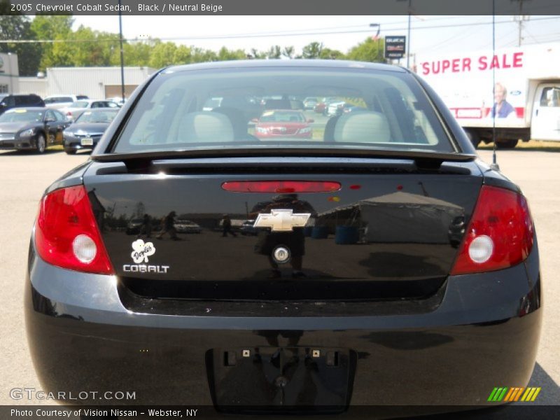 Black / Neutral Beige 2005 Chevrolet Cobalt Sedan